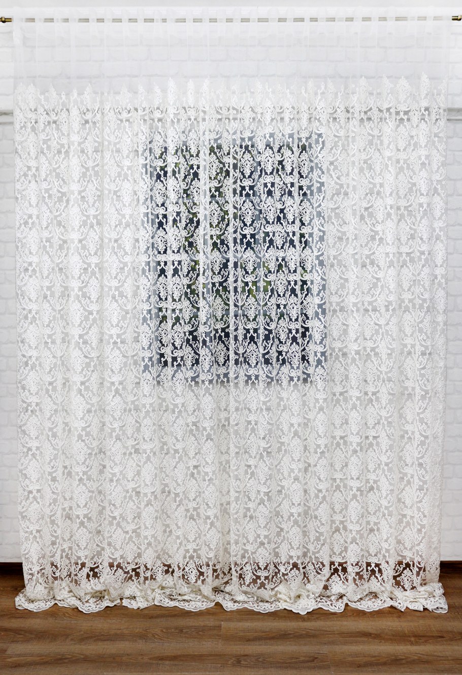 Сетка вышивка на окне