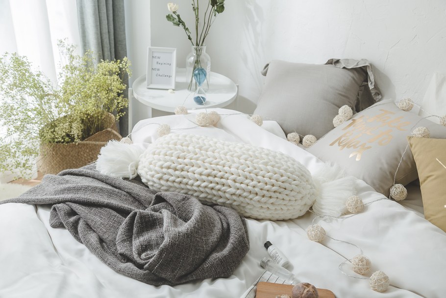 Вязаные подушки в скандинавском стиле