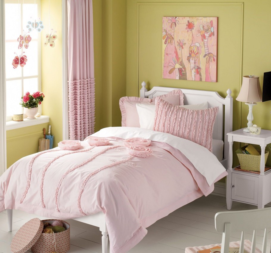 Спальня для девочки в розовых тонах