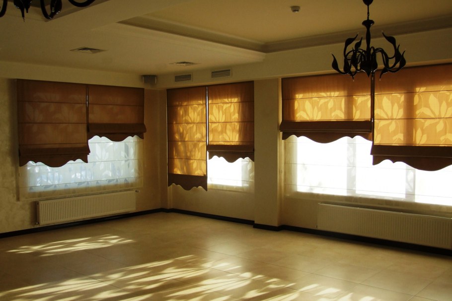 Римские шторы на фигурное окно