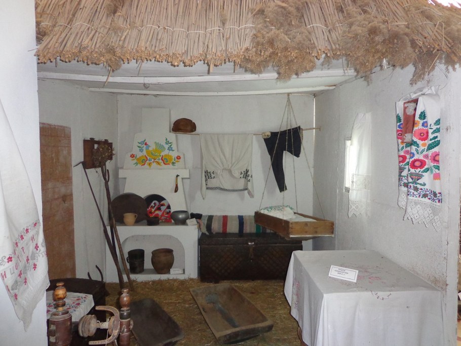 Интерьер мазанки Козаков