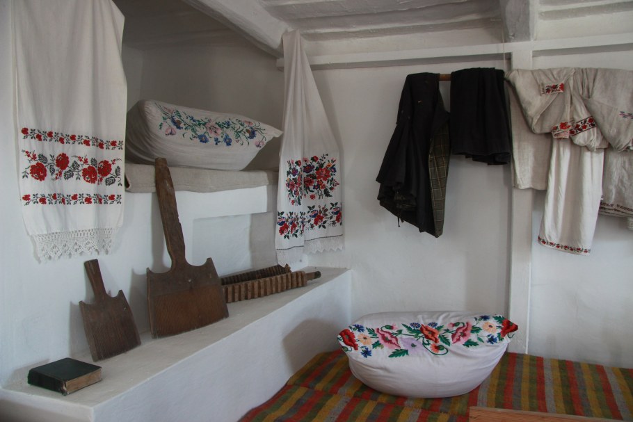 Предметы интерьера в украинскую хату купить