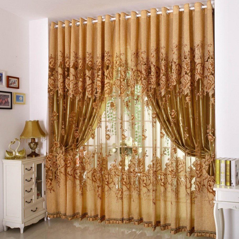 Золотистые шторы