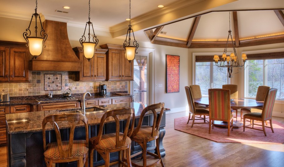 Интерьер Шале с камином