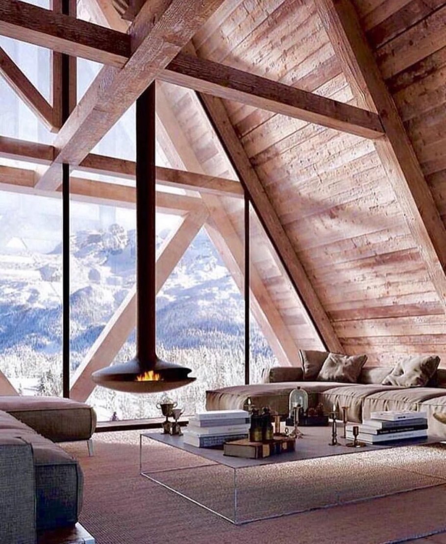 Домик с треугольной крышей