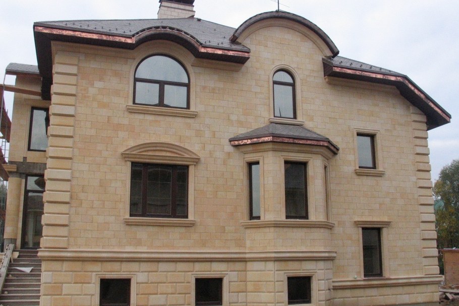 Отделка фасада песчаником