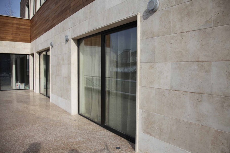 Травертин iz Travertin фасад