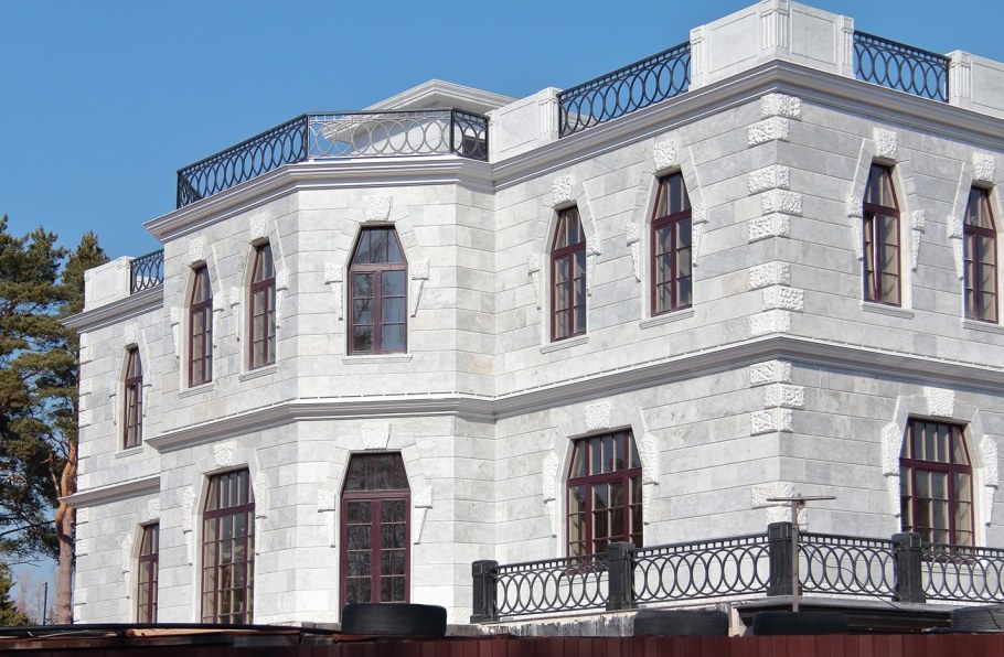 Здания из мрамора