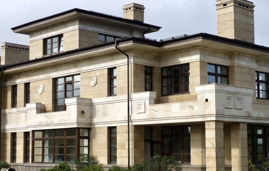 Палаццо фасад из травертина