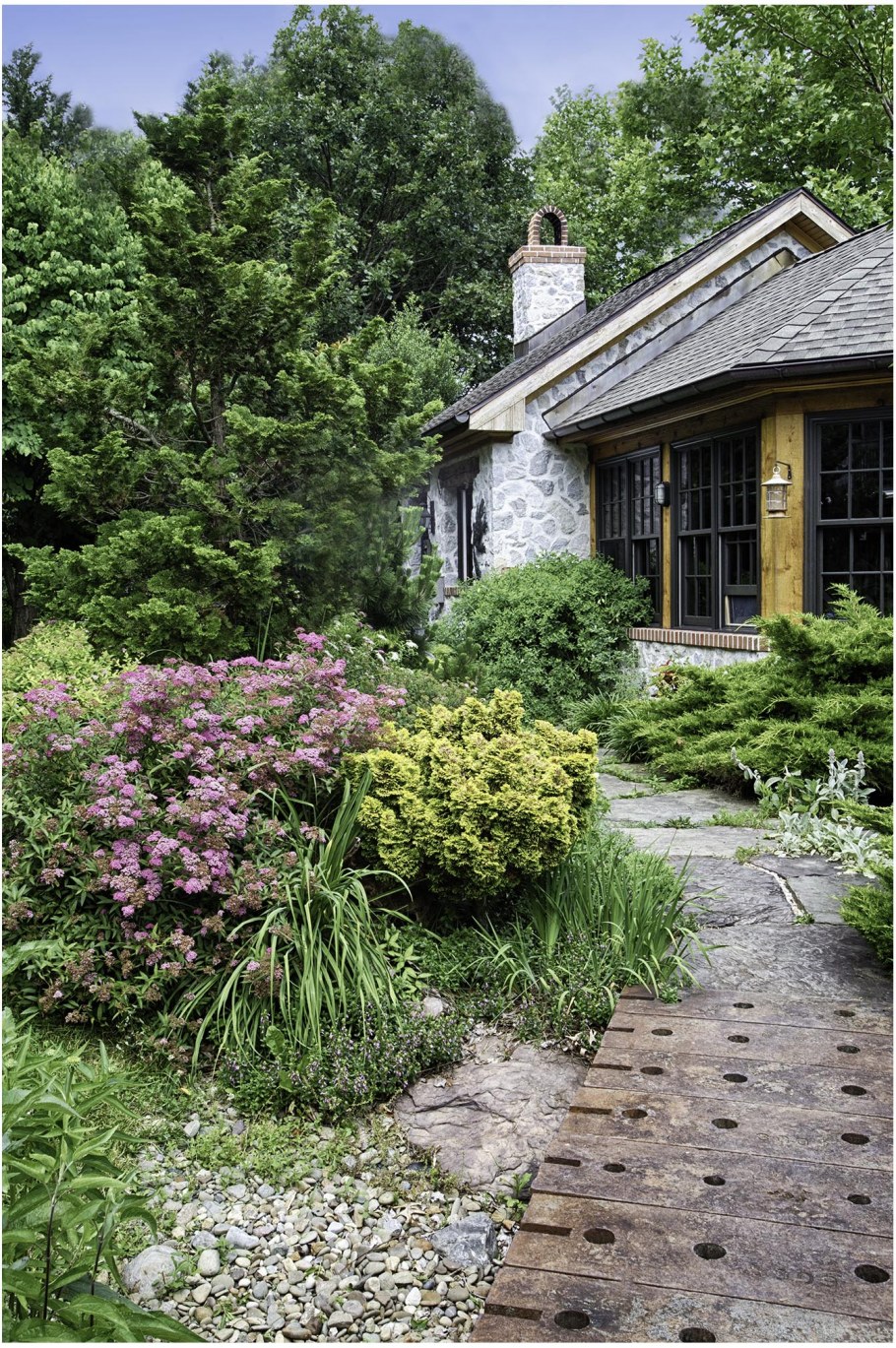 Малоуходный сад в природном стиле