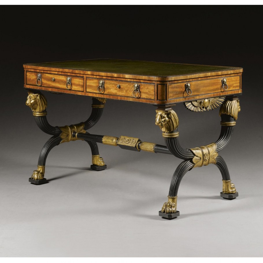 Столик в египетском стиле