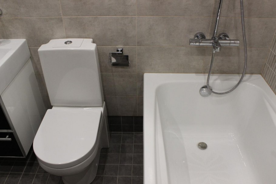 Туалетная комната с инсталляцией