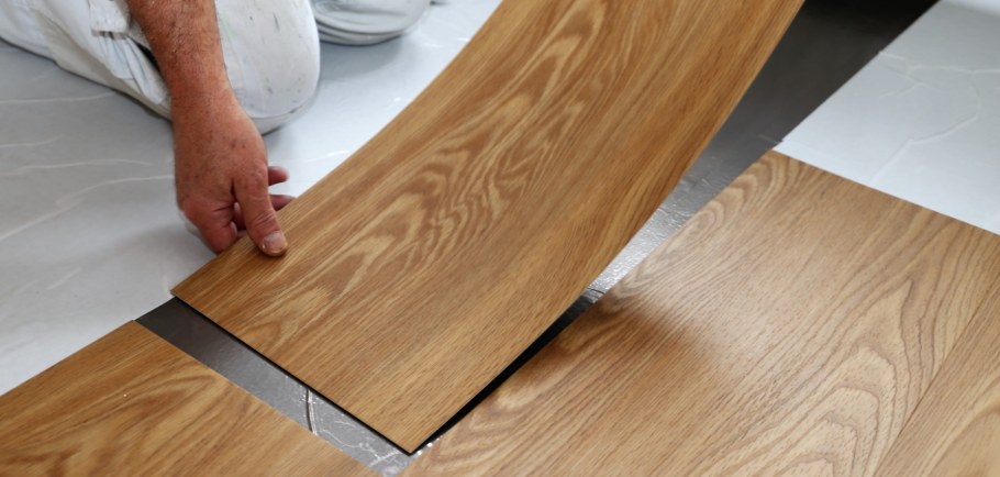 Самоклеющаяся плитка для пола