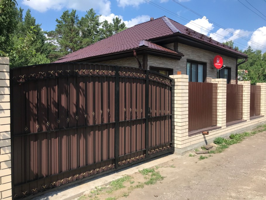 Забор с воротами и калиткой