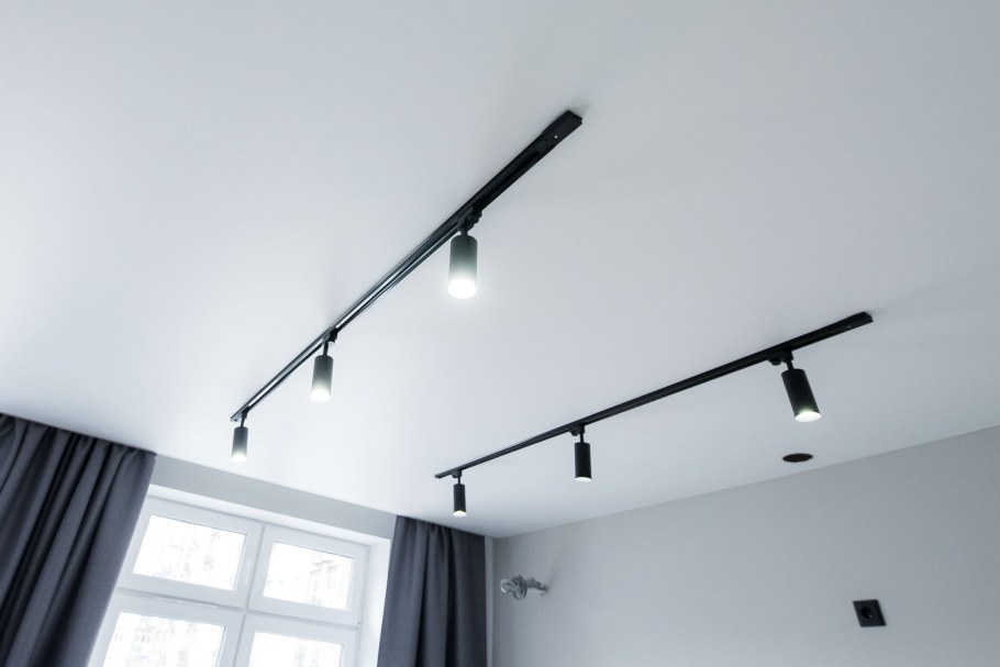 Трекинговые светильники в натяжной потолок