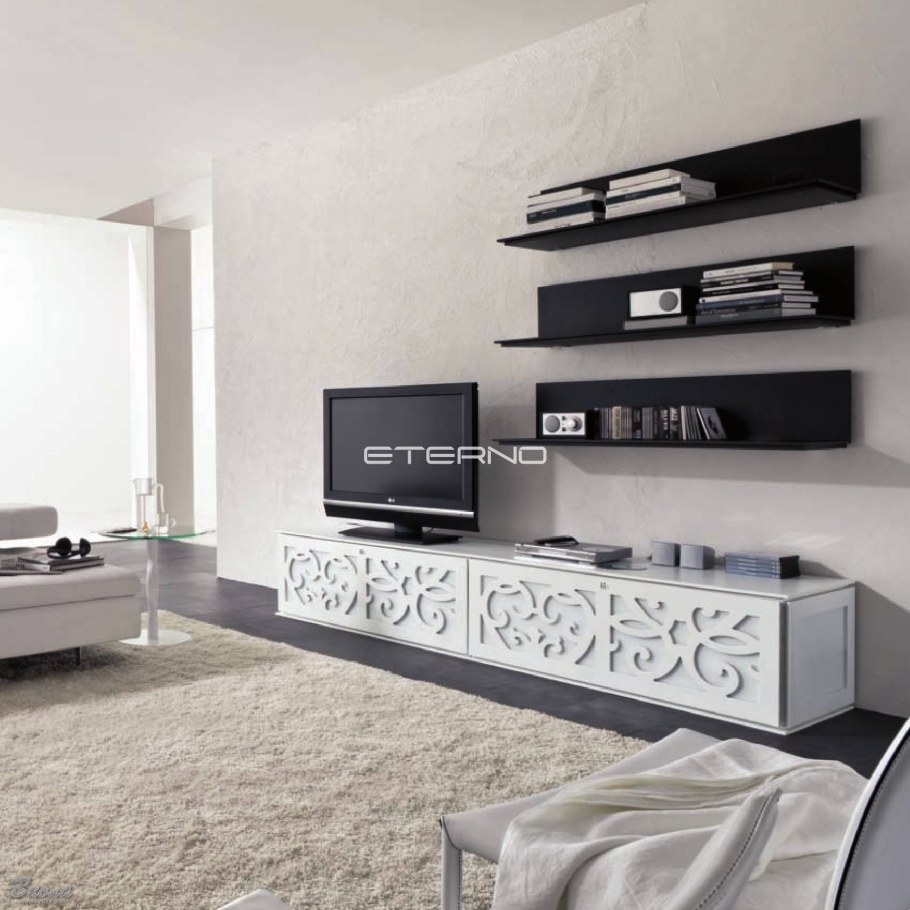 Компьютерные полки на стене