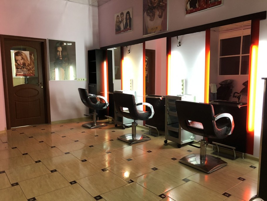 Интерьер парикмахерской эконом