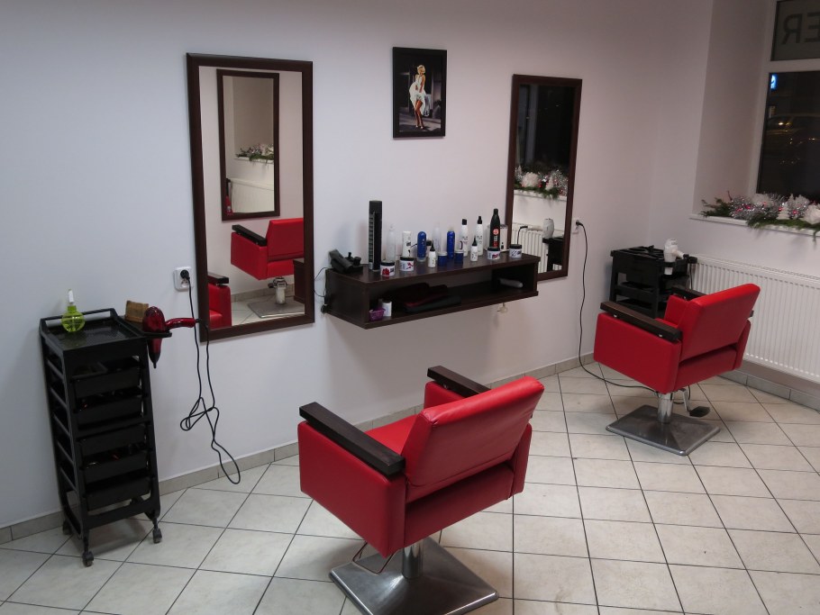 Интерьер парикмахерской эконом