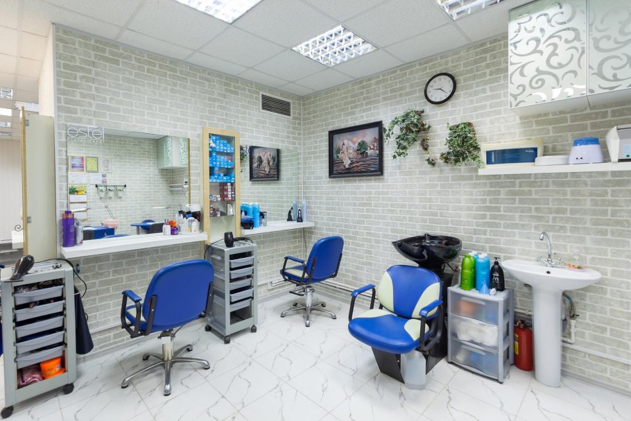 Интерьер для эконом парикмахерскую