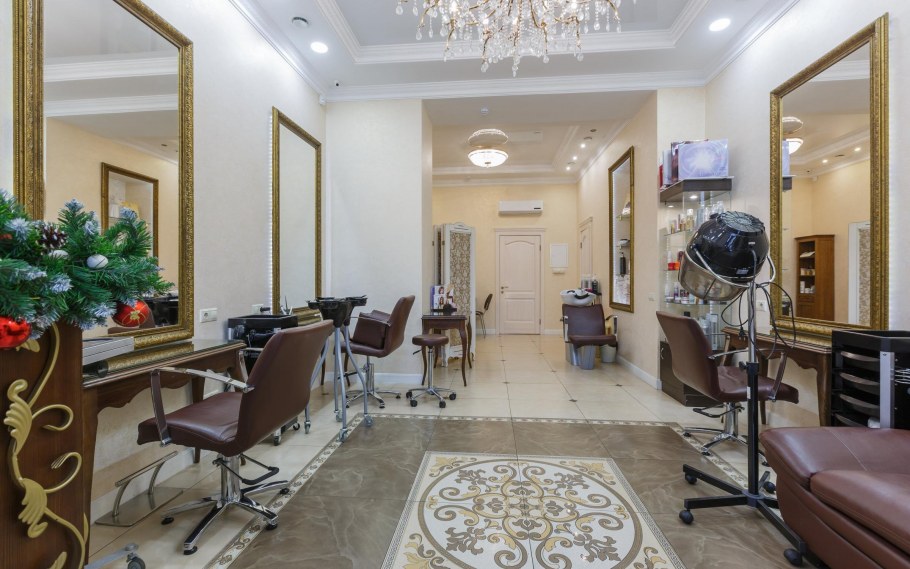 Интерьер парикмахерского зала