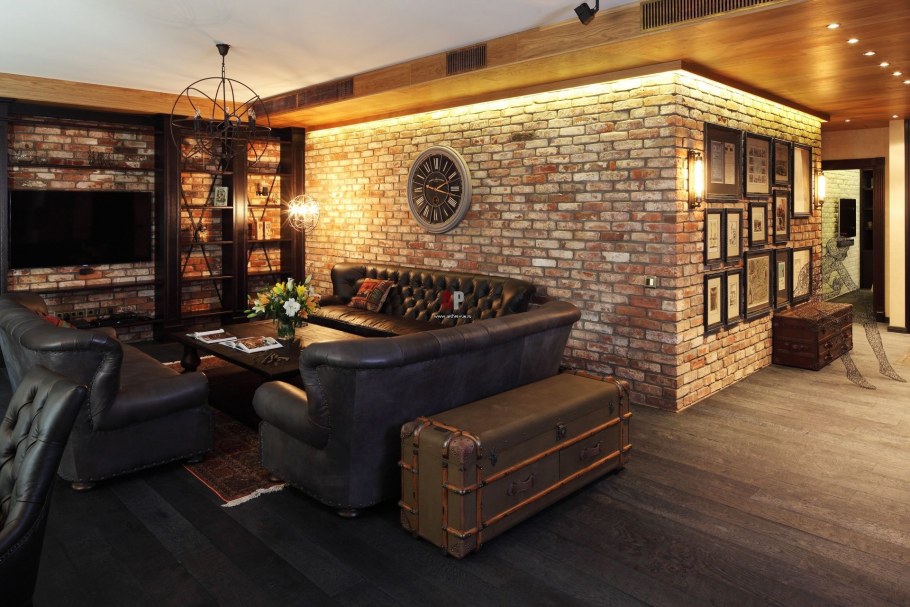 Гостиная в стиле лофт кирпичи и дерево