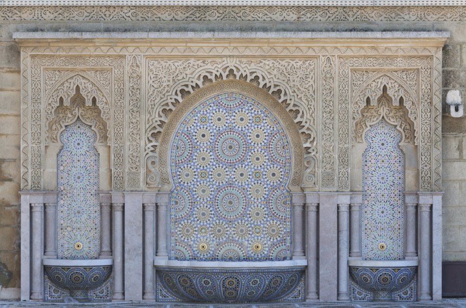 Шкаф в мавританском стиле