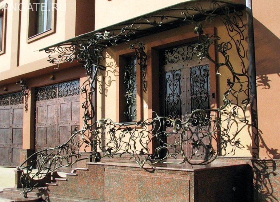 Ковка на фасаде