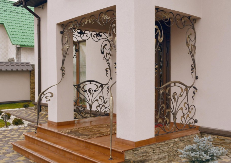 Кованые лестницы на улице