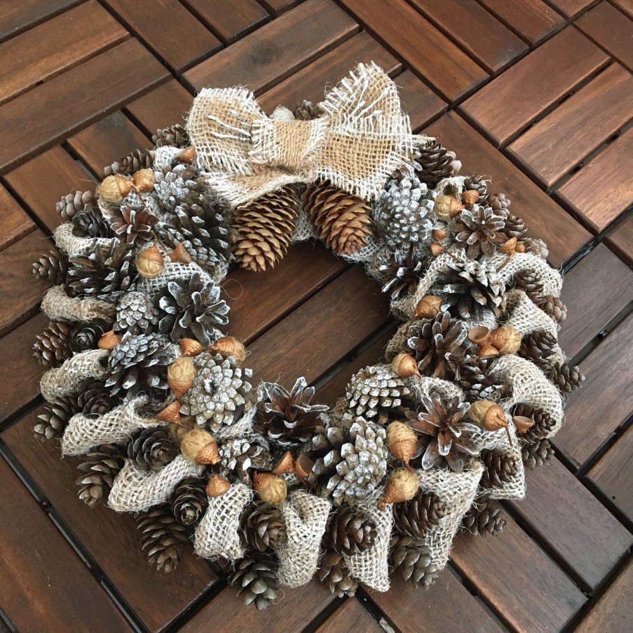 Елка из шишек