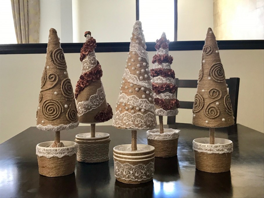 Елки из шишек новогодние