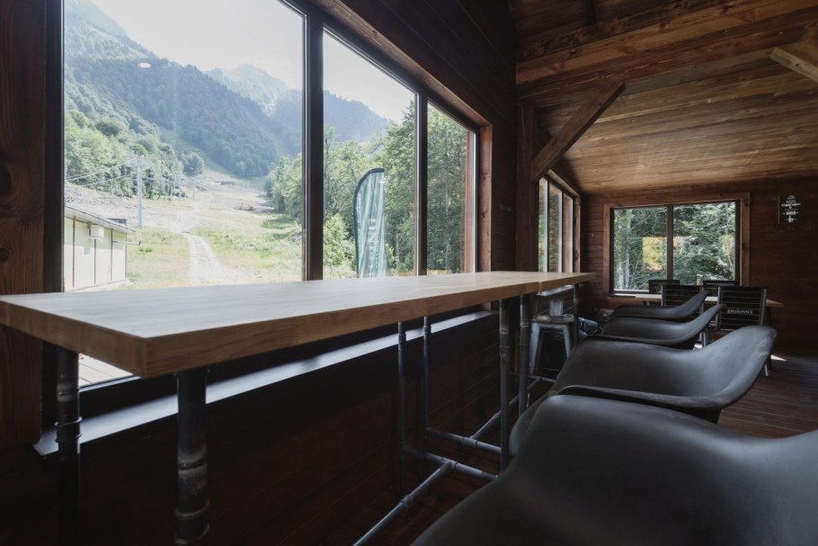 Кухонный стол подоконник