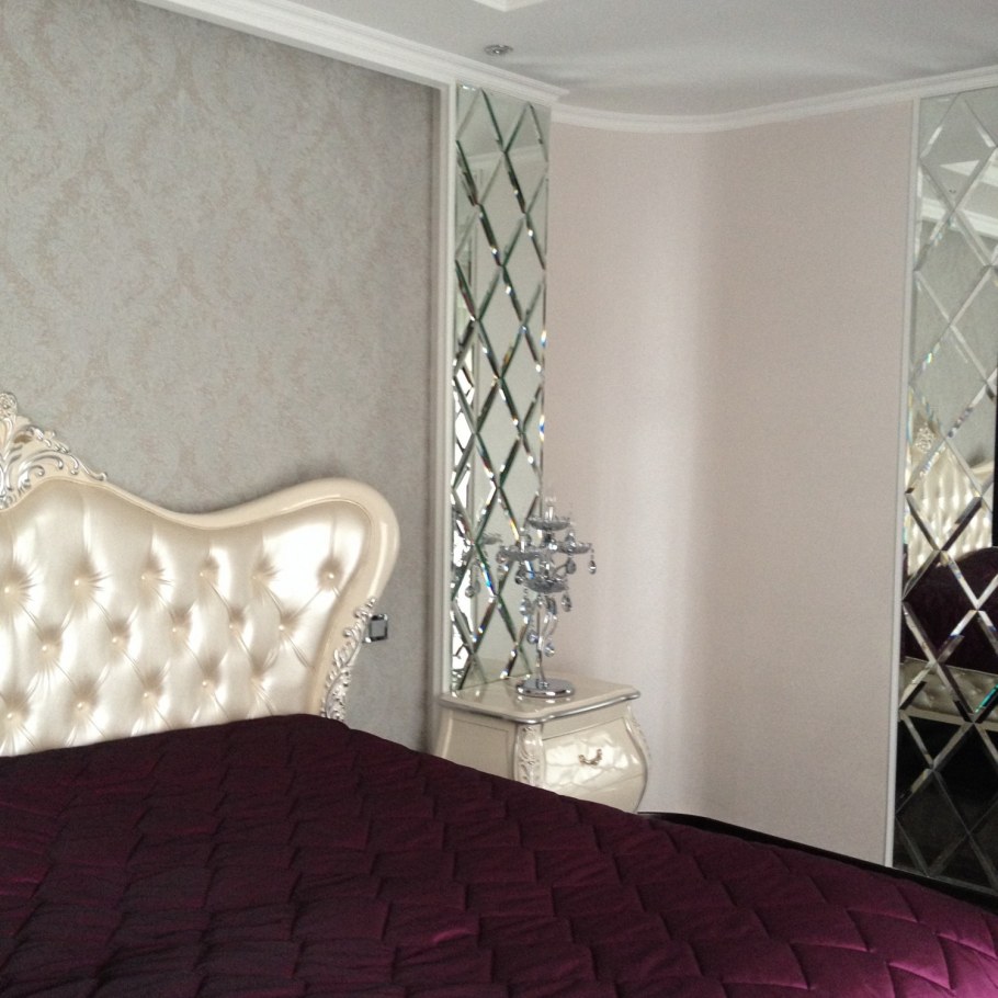 Зеркальное панно на стену в спальню