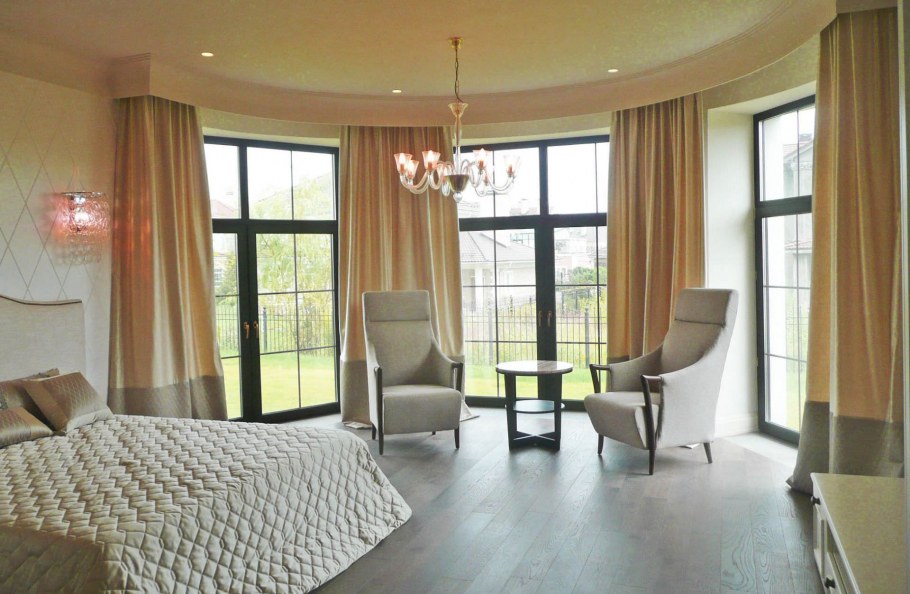 Спальня с эркером