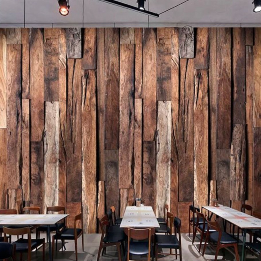 Амбарная доска на стене