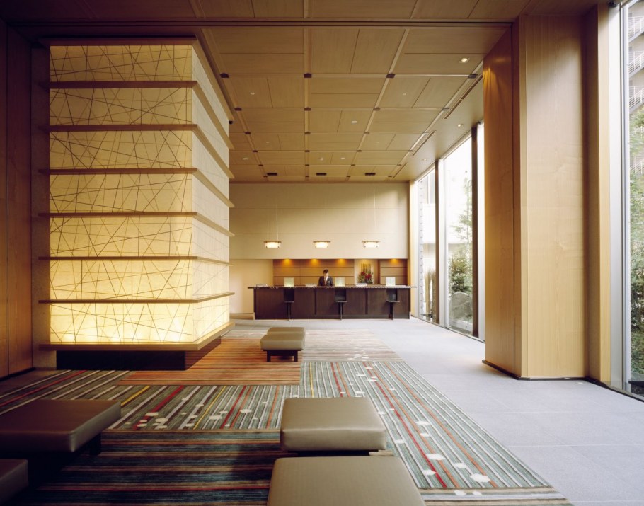 Отель в Японии вестибюль