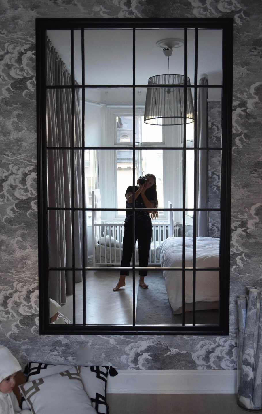 Настольный дизайнерский декор в спальню