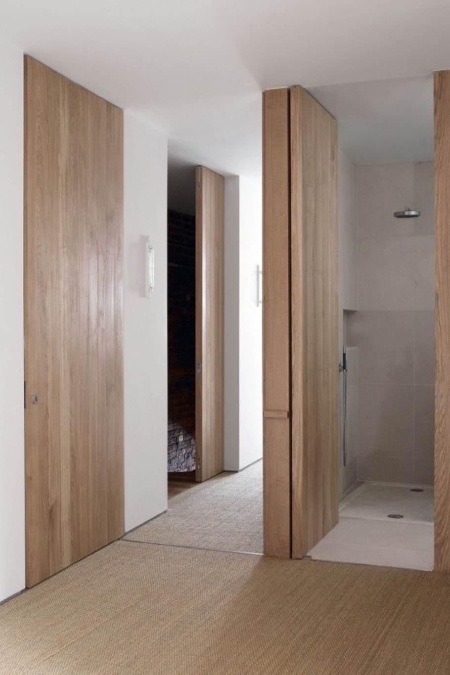 Высокие двери