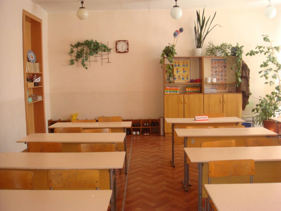 Стены в школьном классе