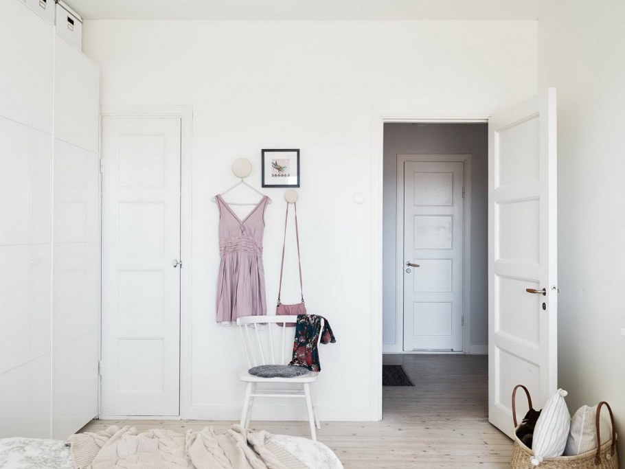 Белые двери в скандинавском стиле