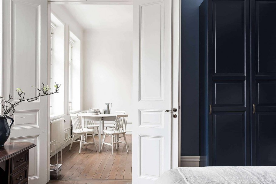 Белые двери в скандинавском стиле