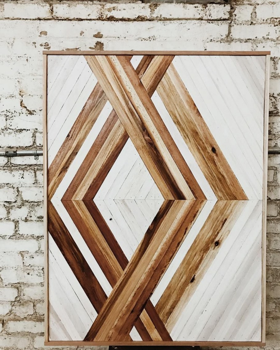 Деревянное панно в интерьере