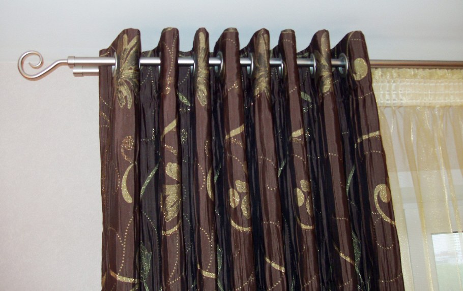 Карниз для штор на люверсах