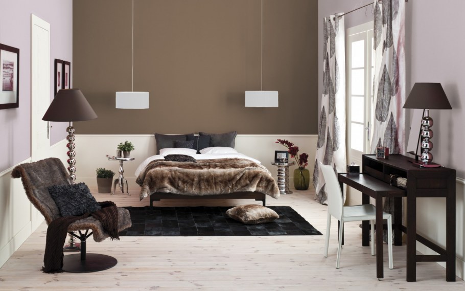 Коричневые однотонные обои в интерьере