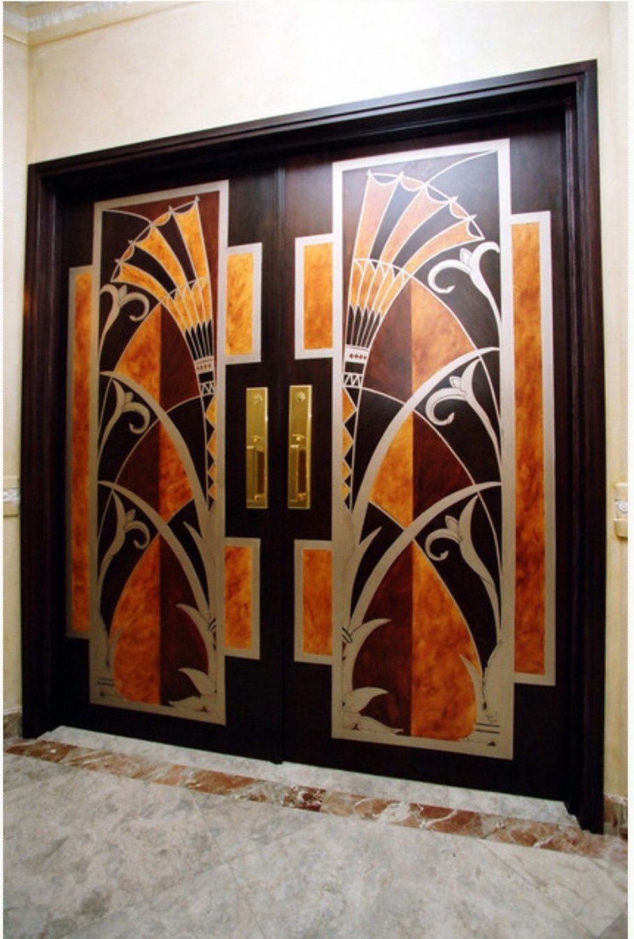 Двери в стиле арт деко в интерьере
