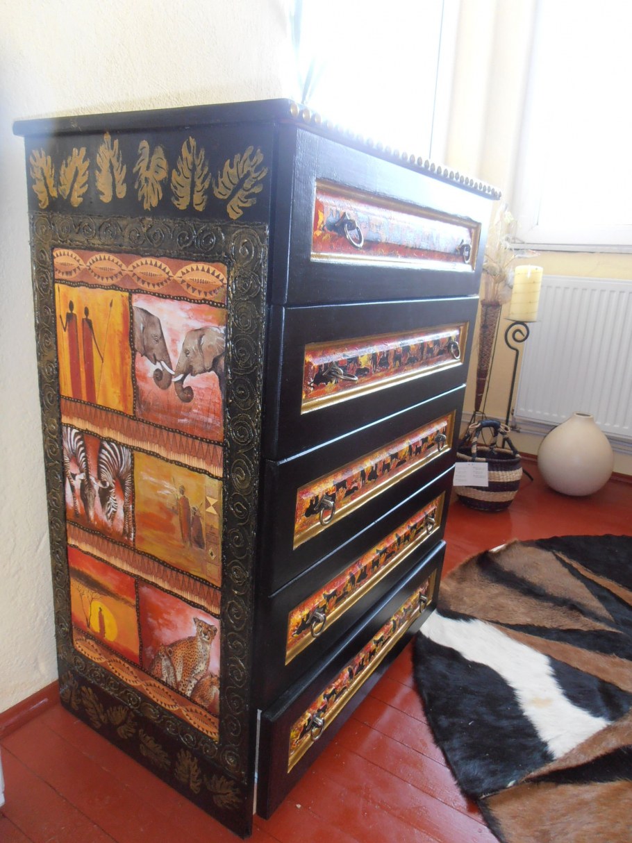 Шкаф в африканском стиле