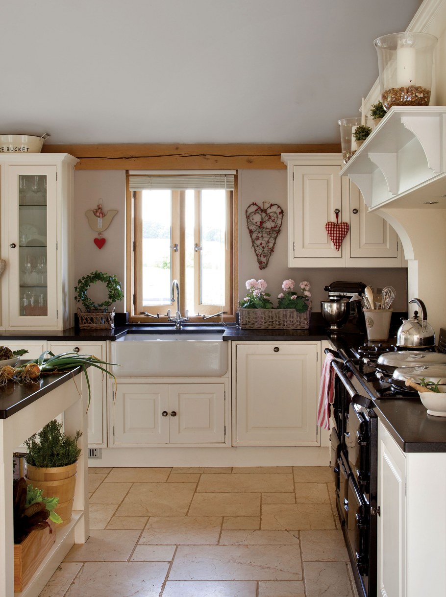 Интерьер кухни в частном доме