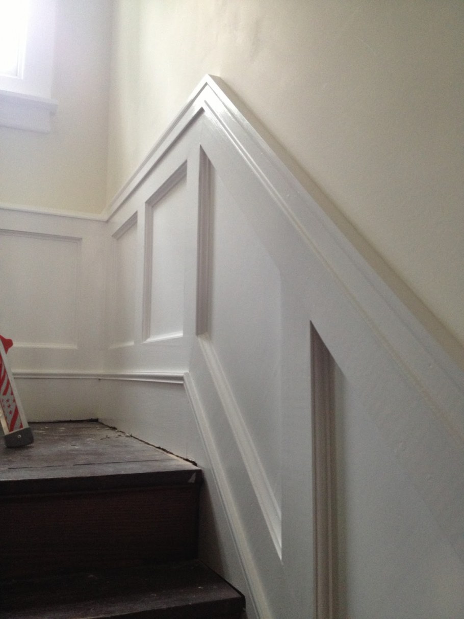 Перила по стене для лестницы