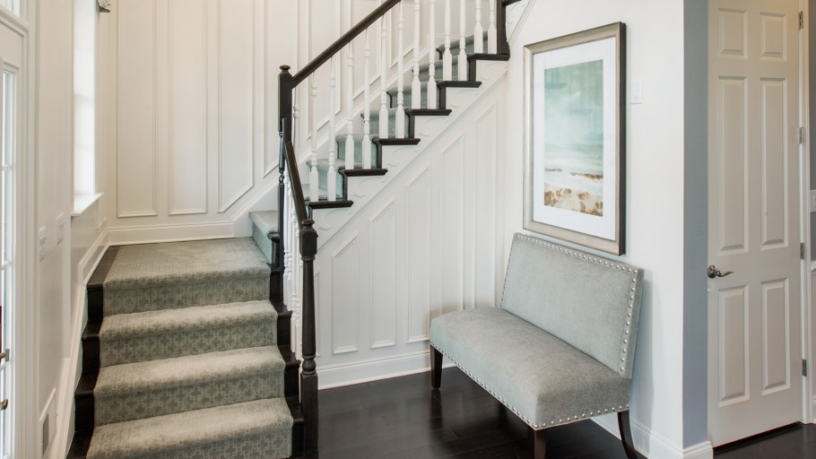 Молдинги на лестничном марше