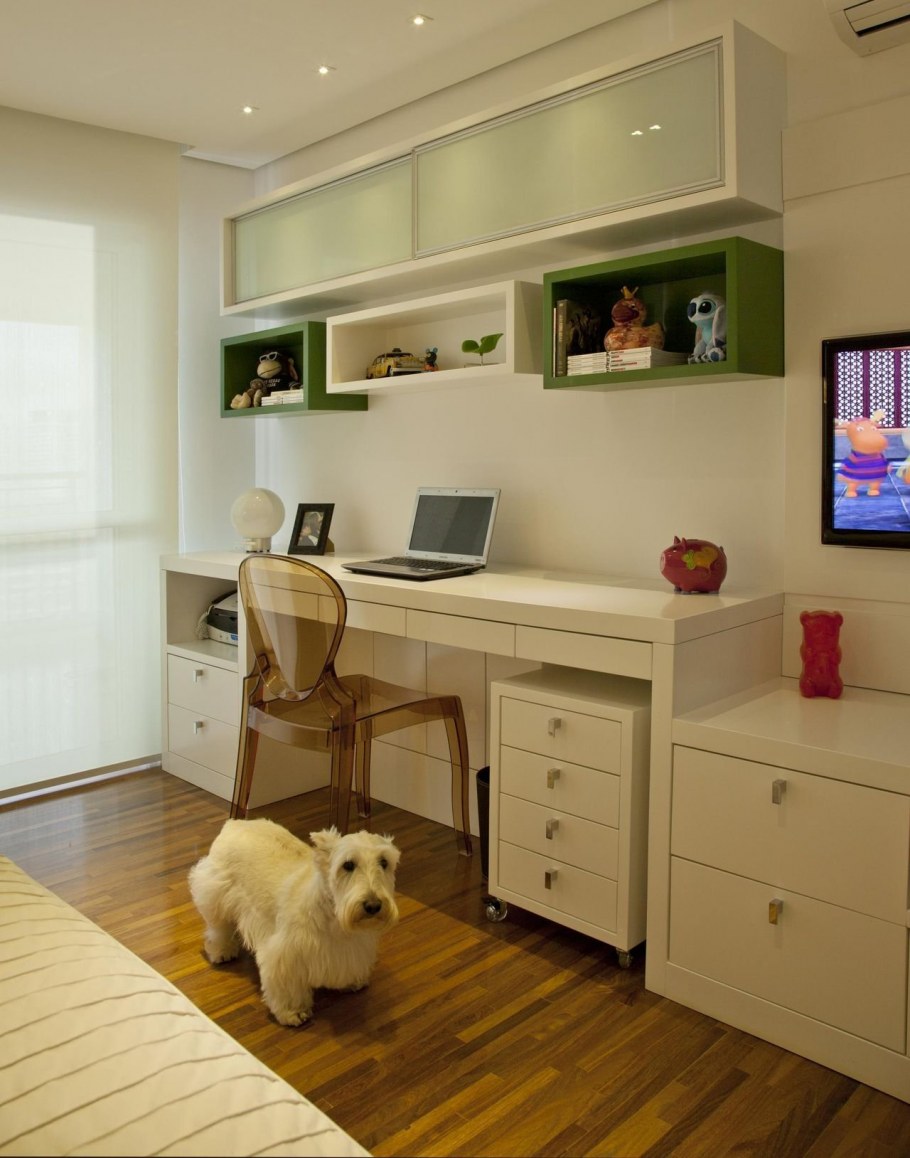 Стол в комнату подростка