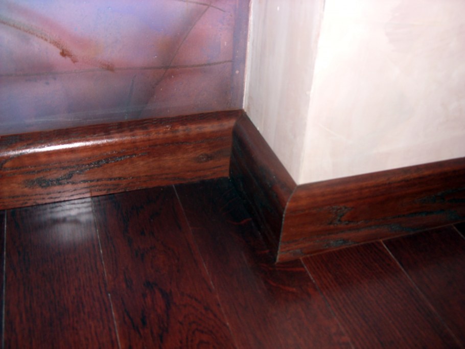 Монтаж деревянного плинтуса